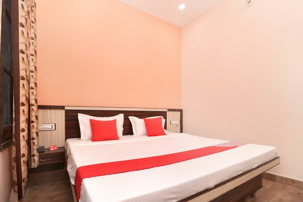 Vaccinated Staff- Oyo 15127 Pryag Guest House Jalandhar Exterior photo