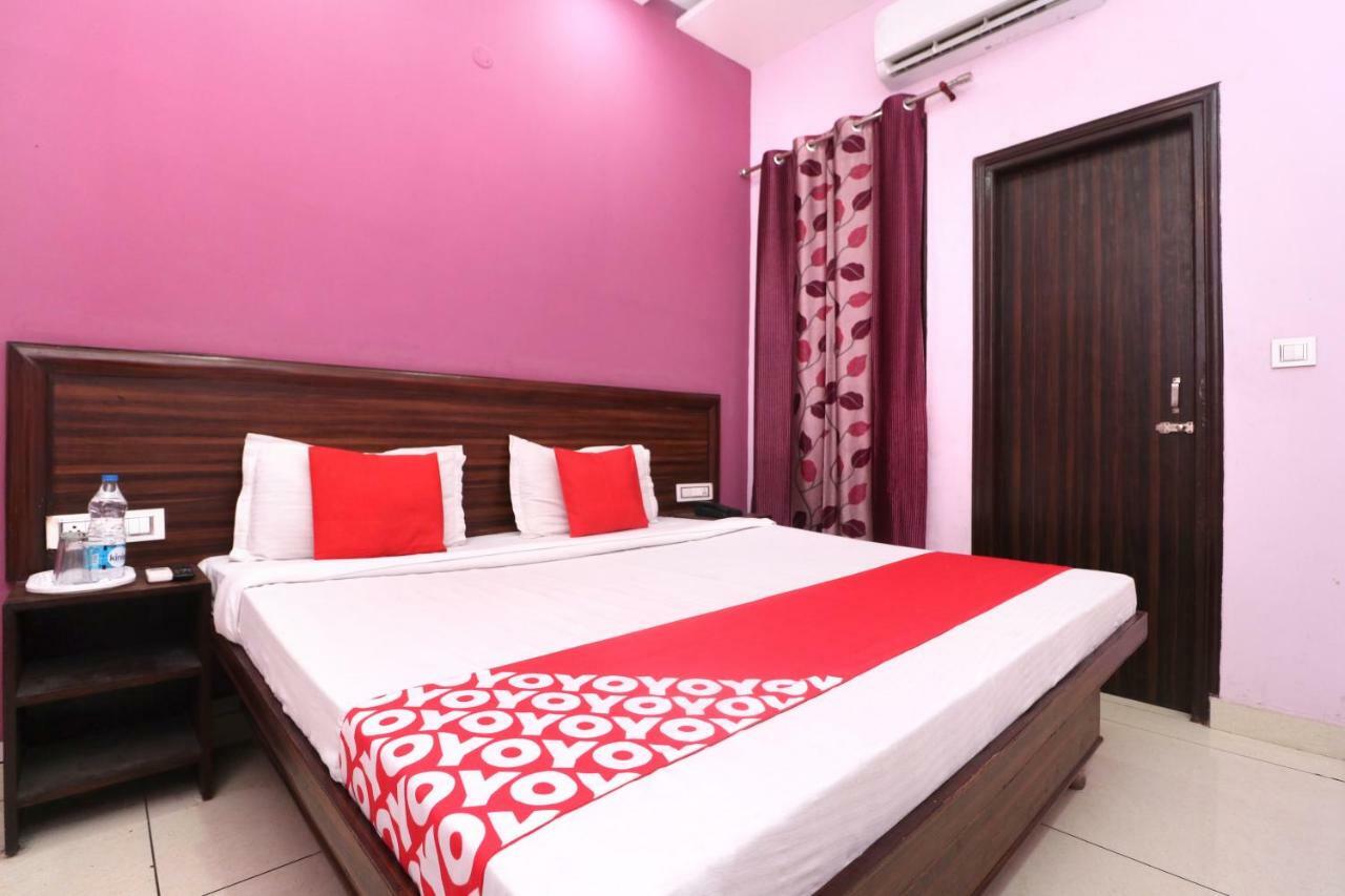 Vaccinated Staff- Oyo 15127 Pryag Guest House Jalandhar Exterior photo